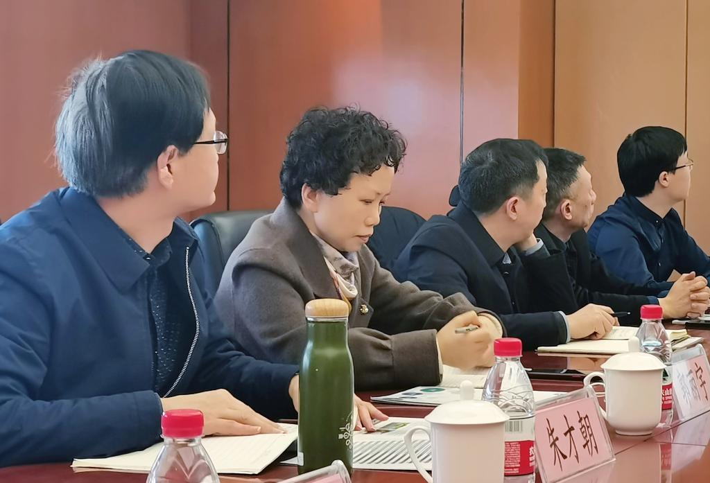 市经信委科技处处长郭丽宇来院调研